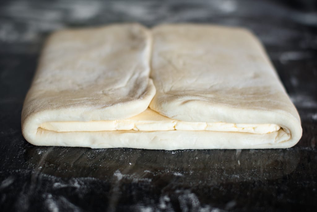 Schritt-für-Schritt-Anleitung Plunderteig, Teigvorbereitung Butter erste Tour