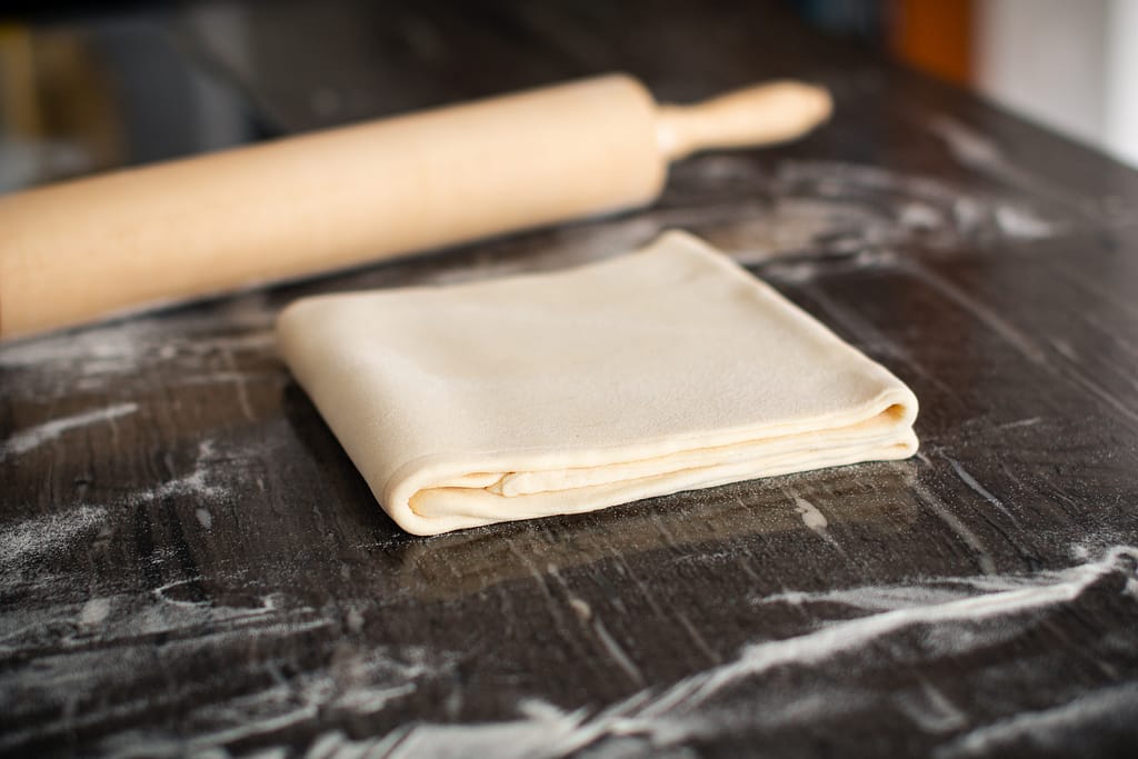 Schritt-für-Schritt-Anleitung Plunderteig, Teigvorbereitung ausrollen, zweite Tour