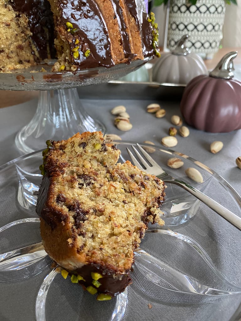 Bild zeigt Zucchinikuchen mit Schokolade